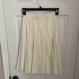 Pleated ivory skirt